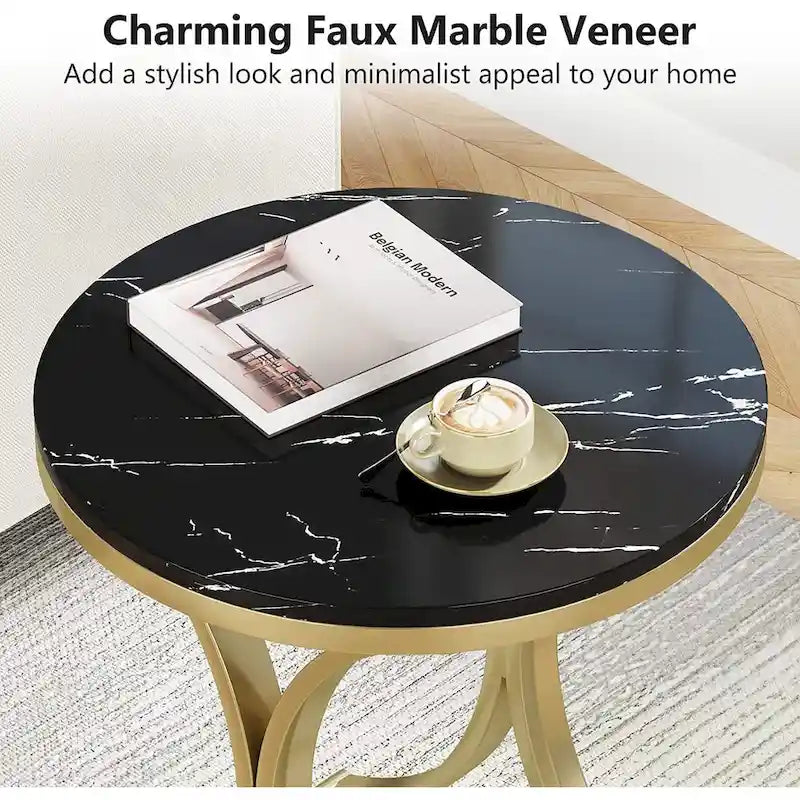 Tavolino d'appoggio/Comodino moderno piccolo e rotondo con struttura in metallo dorato e impiallacciatura in simil marmo in legno composito, per soggiorno