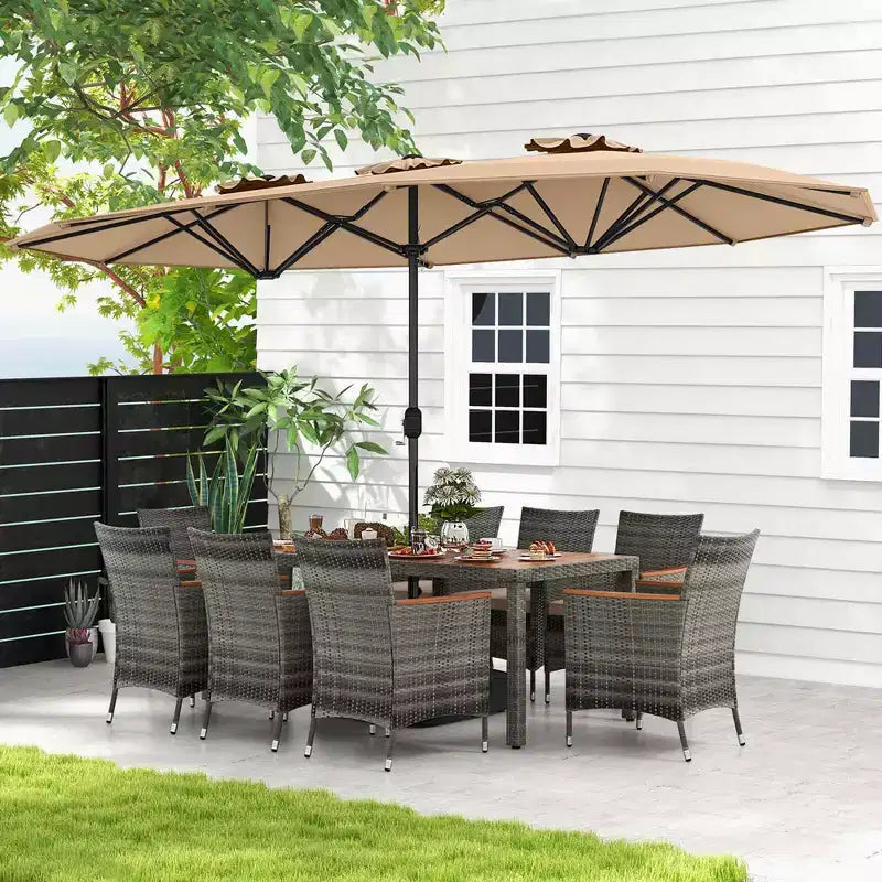Set da pranzo in vimini da esterno Costway 10 pezzi con ombrellone da patio a doppia faccia 8 poltrone grigio/rosso/arancione/turchese/beige/caffè
