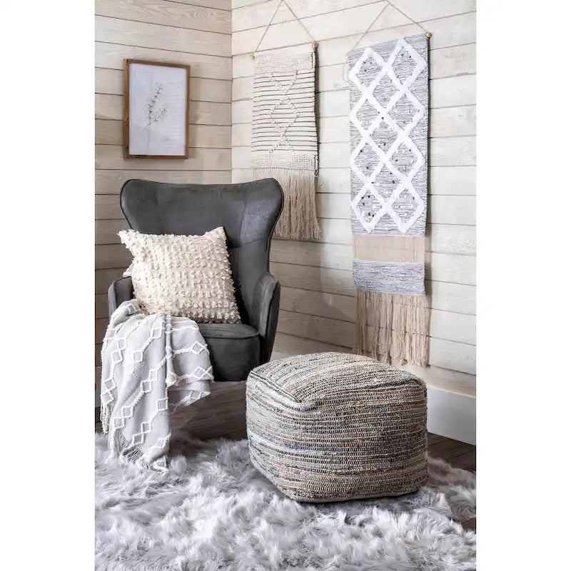 Pouf ottoman en tricot décontracté en jean et jute Nuloom Granada