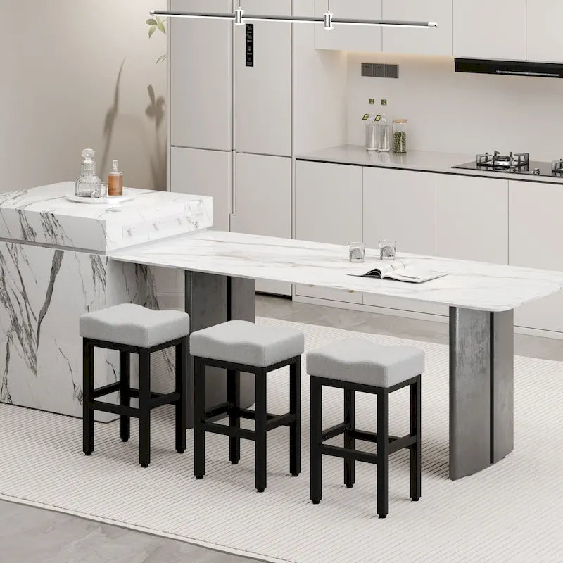 Tabourets de bar XINMICS, tabourets de bar modernes de 68 cm de hauteur de comptoir, chaise de tabouret en forme de selle rembourrée sans dossier avec pieds en métal