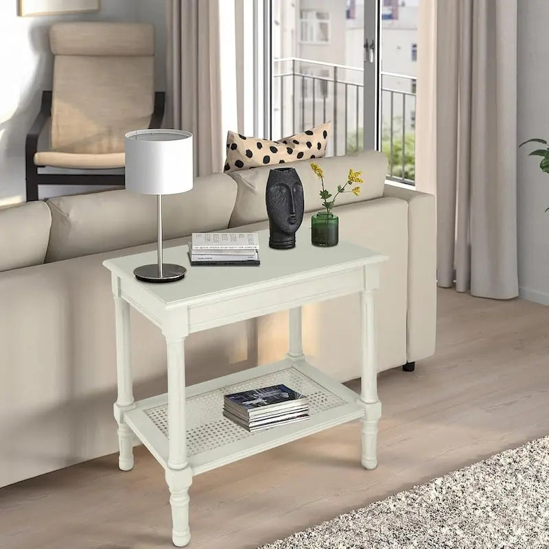 Tavolino in crema Copper Grove Reine con ripiano in rattan