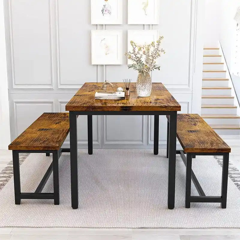 Affascinante set da pranzo in stile semplice con un tavolo e due panche, con piedini, per cucina, sala da pranzo
