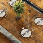 Affascinante set da pranzo in stile semplice con un tavolo e due panche, con piedini, per cucina, sala da pranzo