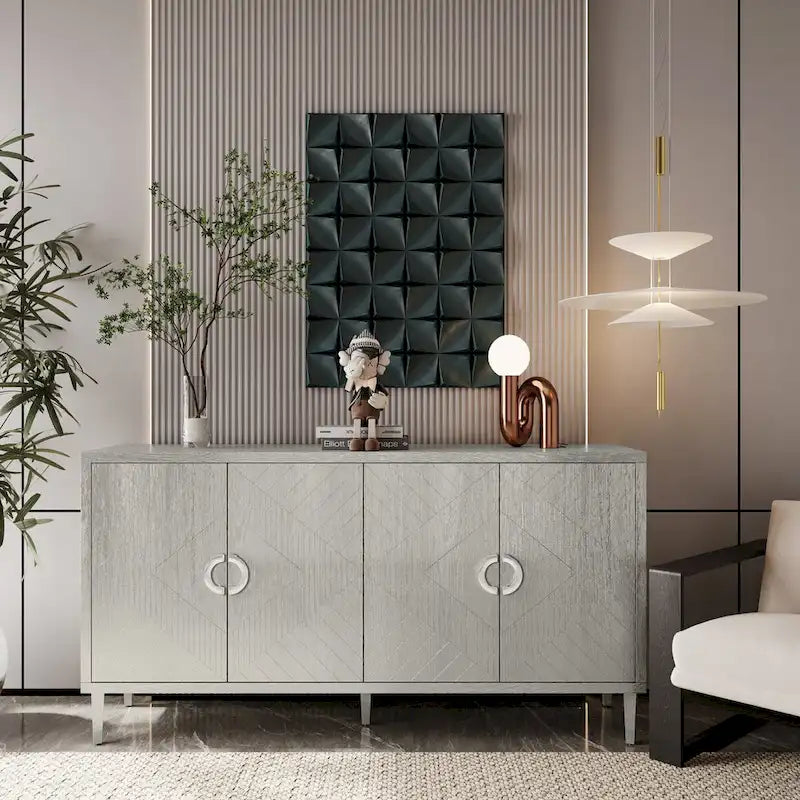 Esclusiva credenza a 4 ante con gambe in pino